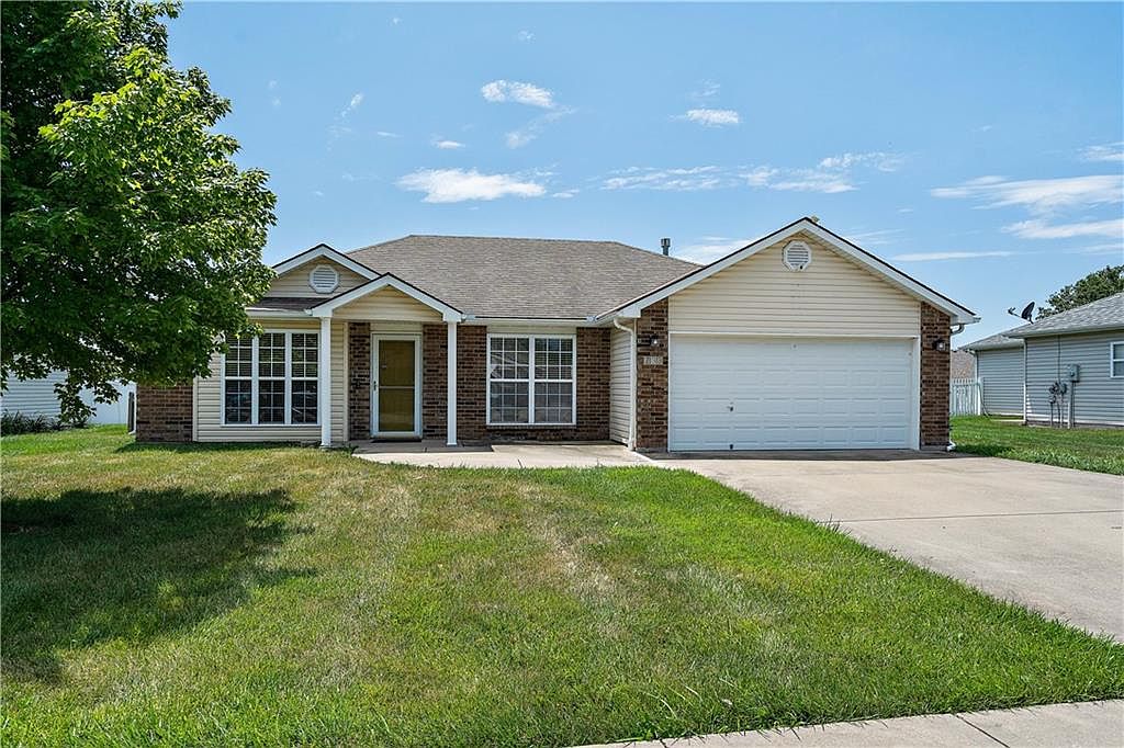 733 Country Ln, Raymore, MO 64083 Zillow