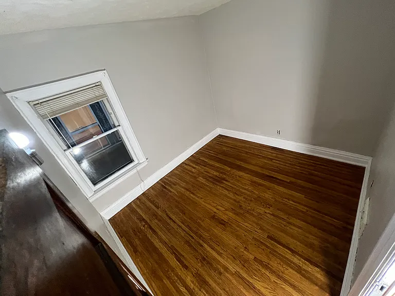 50 Saint James Pl #LOWER — Photo 8