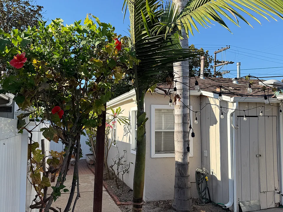2711 Magnolia Ave