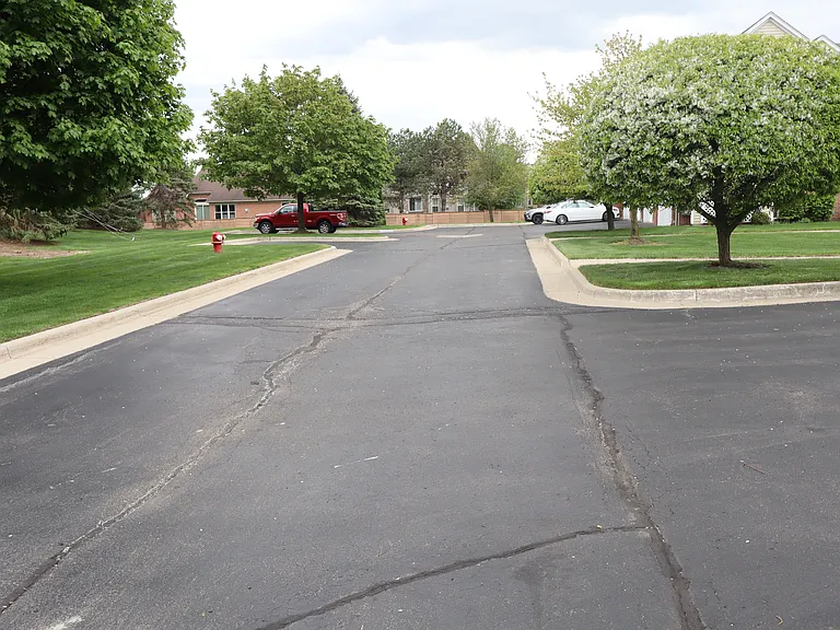 4580 Berkshire Dr — Photo 33