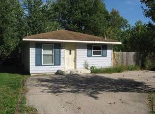 641 Riverside Ave, South Elgin, IL 60177