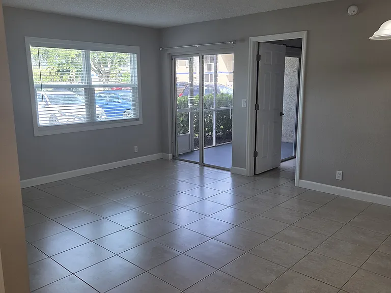 1524 SE Royal Green Cir #Q102 — Photo 12