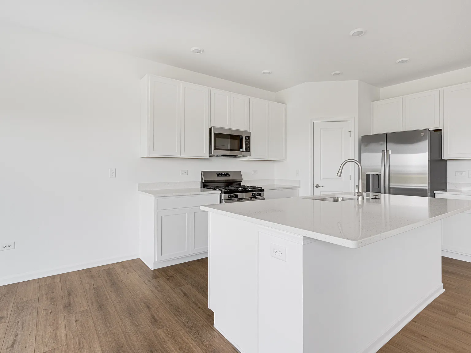 3 bed, 2.5 bath, 1840 sqft, $2,900 — Photo 3