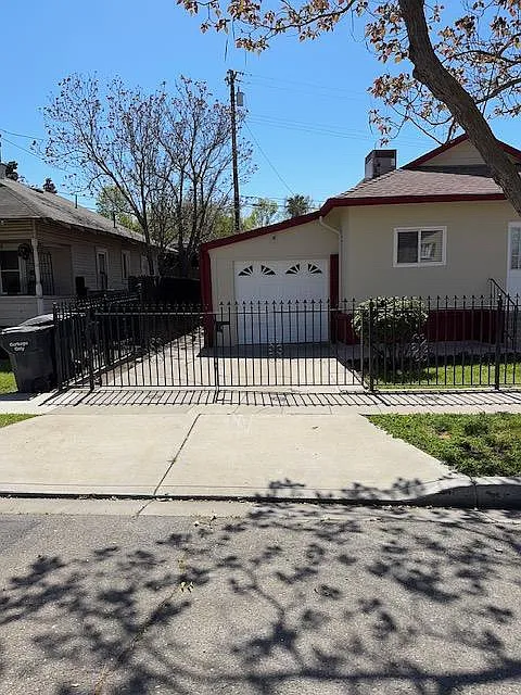 240 E 9th St — Photo 3