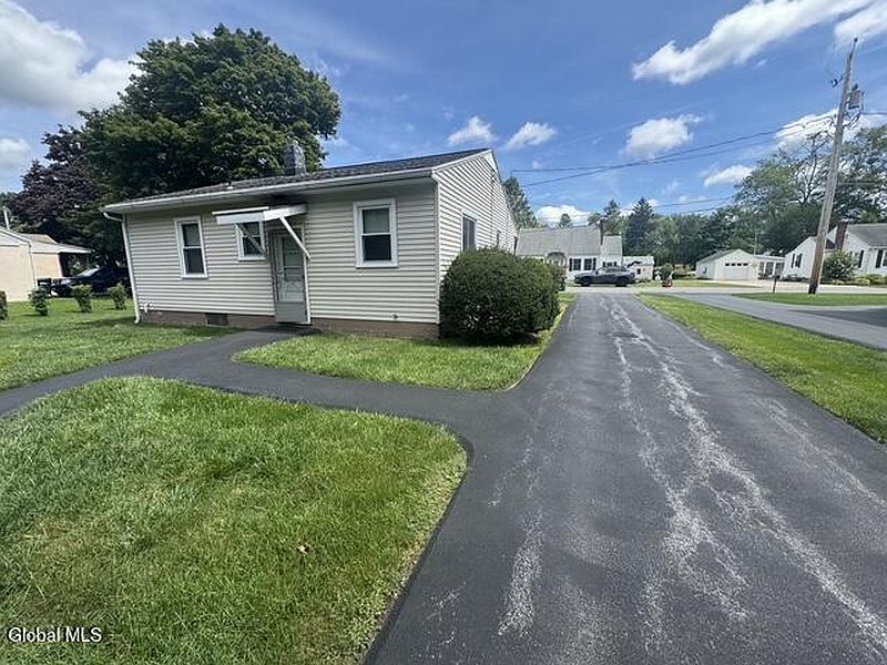 4th image of 25 Pawling Avenue