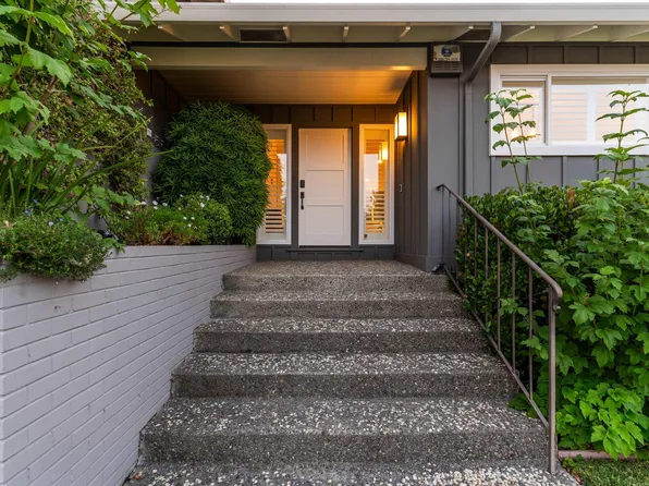 127 Peacock Dr, San Rafael, CA 94901