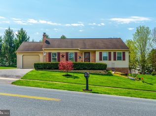 56 Locust Ln, Willow Street, PA 17584