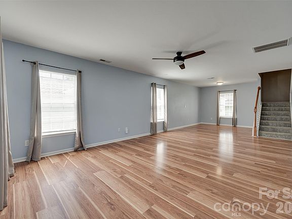 5th image of 1360 Jessicas Way