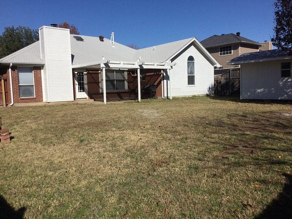 2601 Crockett Dr — Photo 4