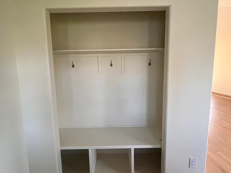 1403 E 57th Street Pl — Photo 3