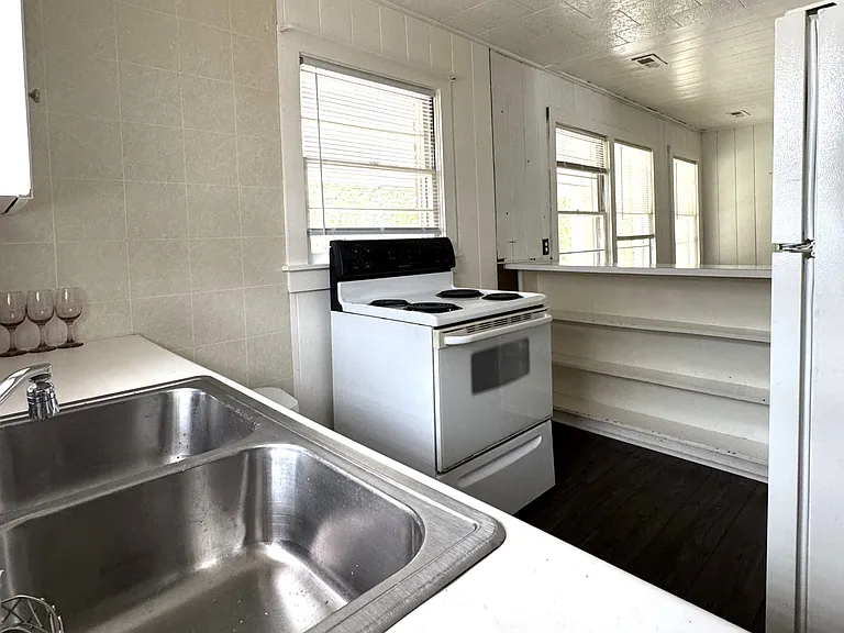 7203 Porcher Dr — Photo 5
