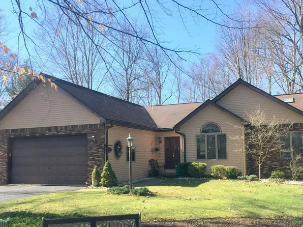 38 Montego Bay Rd, Du Bois, PA 15801
