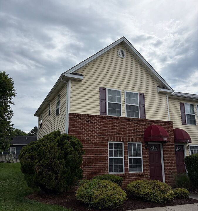 1st image of 331 Emerson Ln