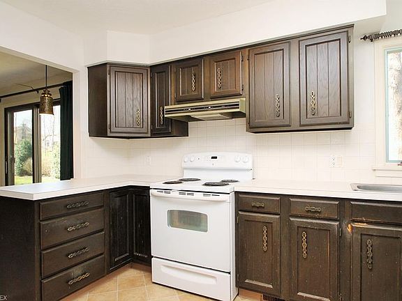 4th image of 632 Bath Hills Blvd