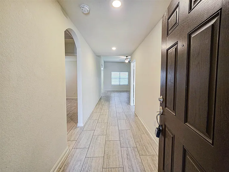 332 Lone Mountain Dr — Photo 3