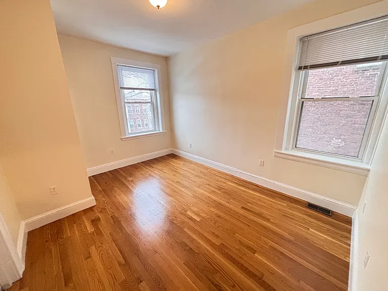 191 Winthrop Rd — Photo 13