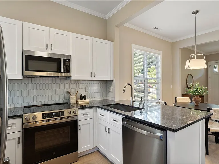 320 Gray Ave #A — Photo 13