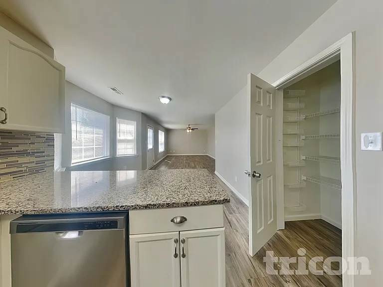 2120 Ballingarry Dr — Photo 6