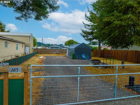 165 N 13th St, Lakeside, OR 97449