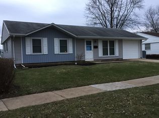 811 Sunset Cir, Streamwood, IL 60107