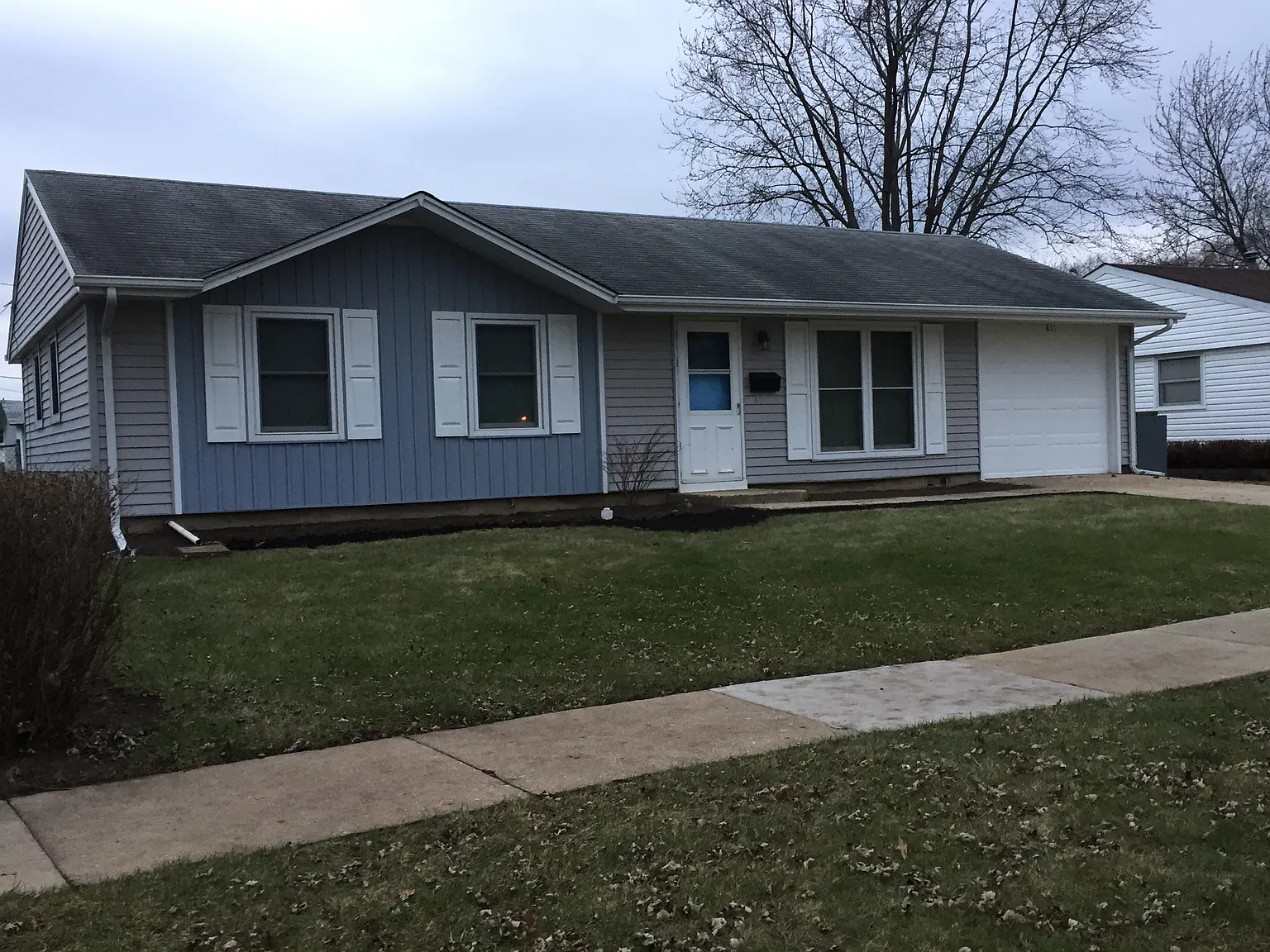 811 Sunset Cir photo 1