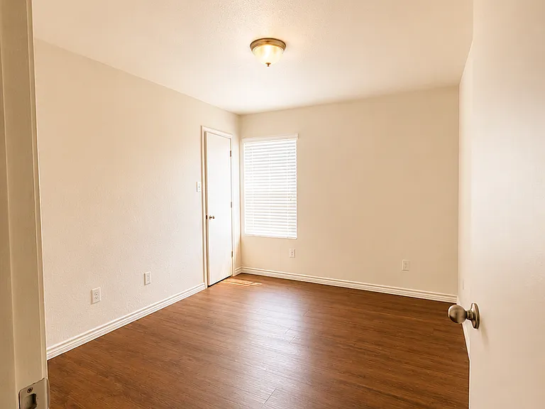 1529 Justin Loop — Photo 7