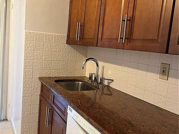 4th image of 5 Sadore Ln APT 3G