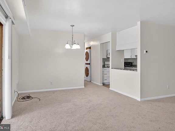 5th image of 105 Fitz Ct APT 204