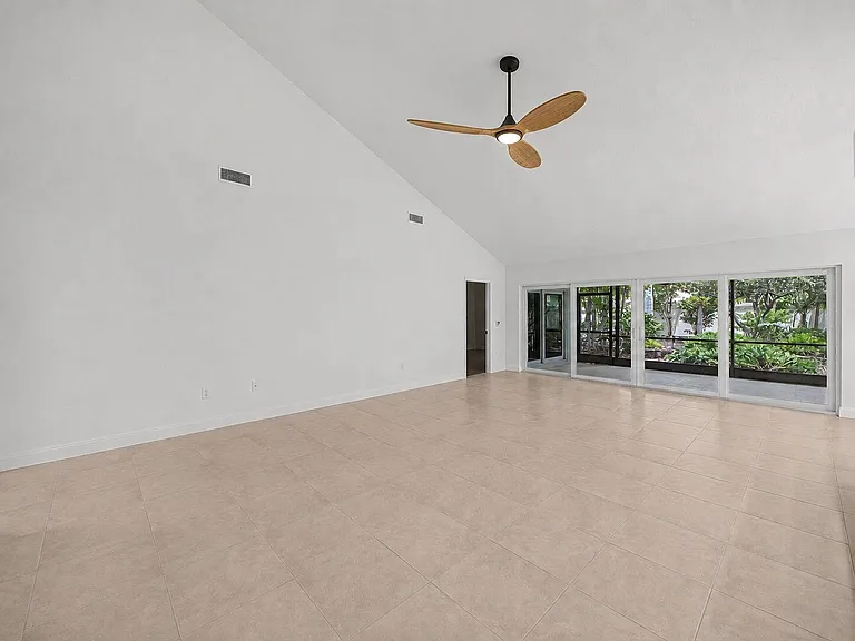 303 Leeward Dr — Photo 9