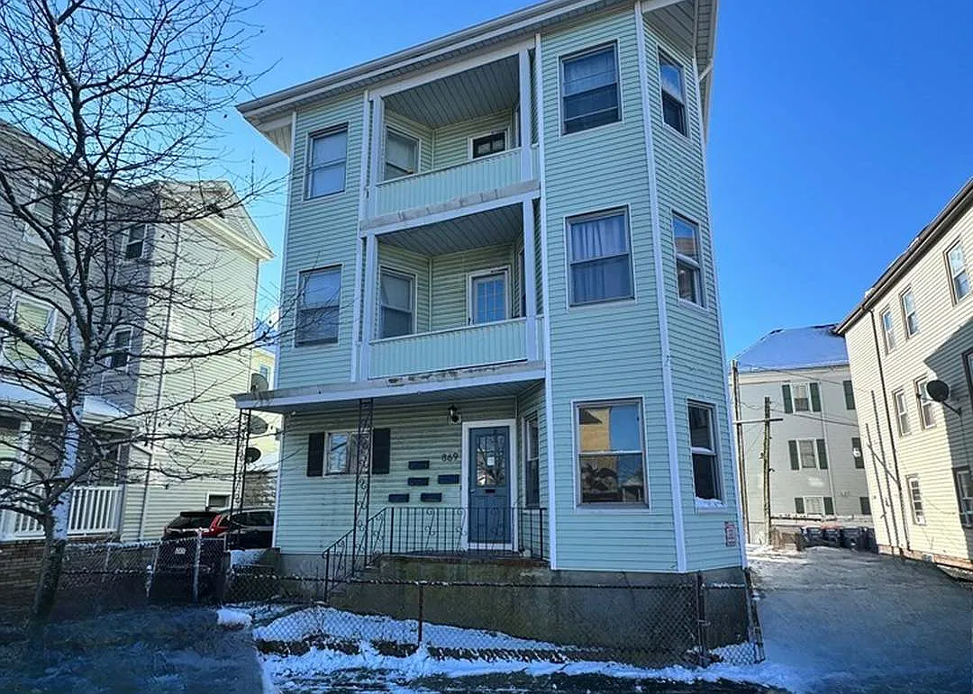 869 Brock Ave — Photo 1