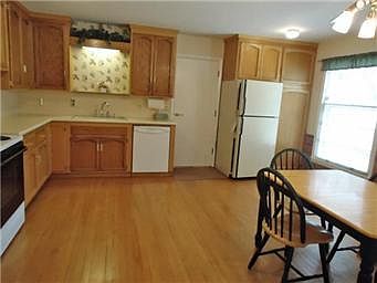 4th image of 9002 Grandview Dr