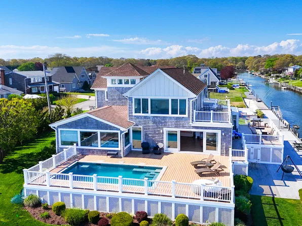 https://photos.zillowstatic.com/fp/36481eede4ce0342608f66643d03dd2e-p_e.webp