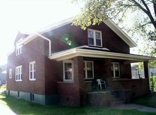 215 N 3rd St, Clinton, IA 52732