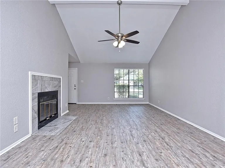 802 Primrose Ln — Photo 12