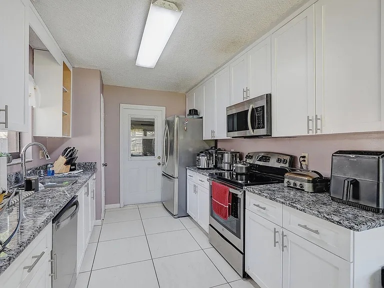 15846 Country Lake Dr — Photo 23