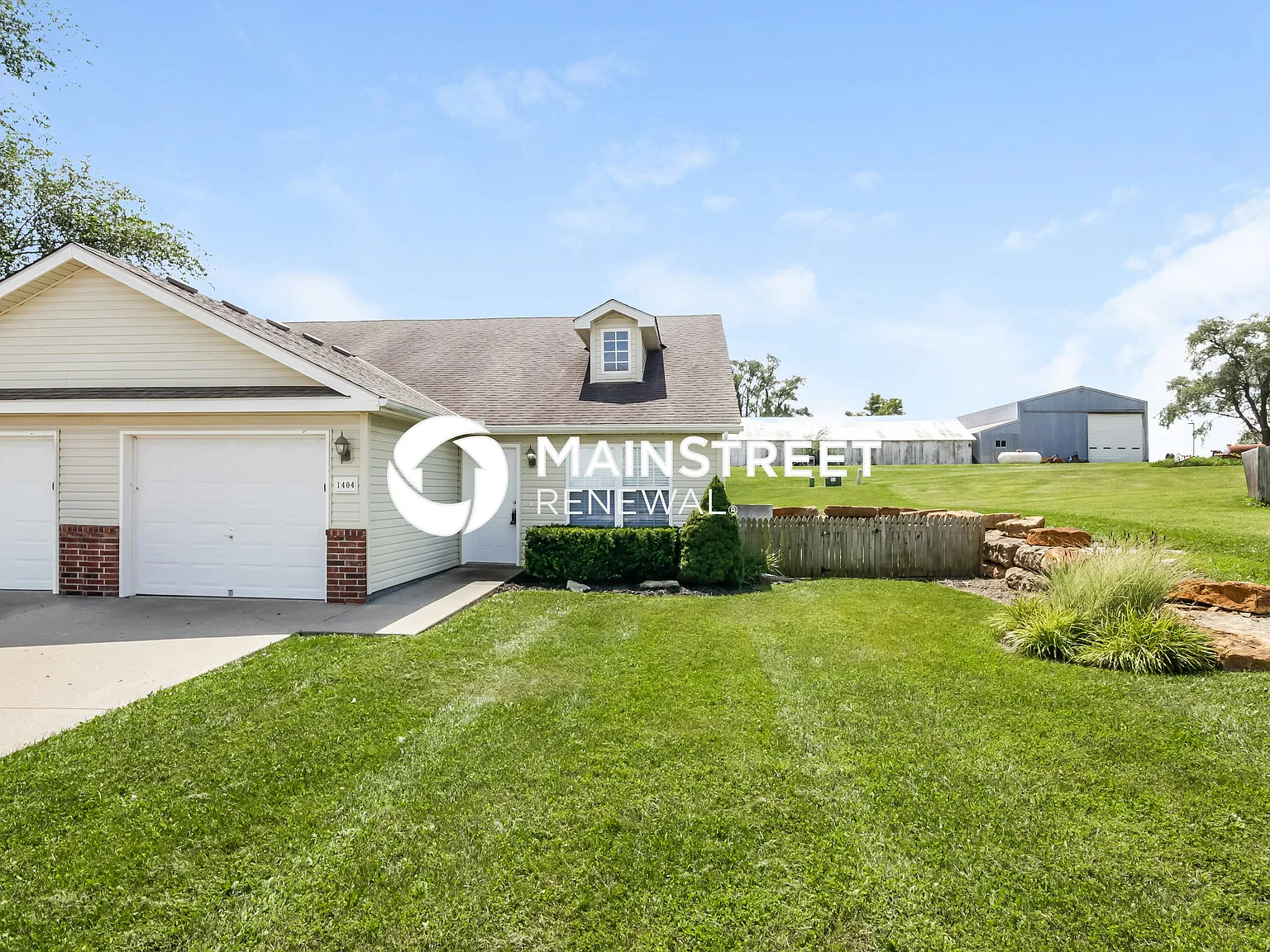 1404 Eagle Dr — Photo 1