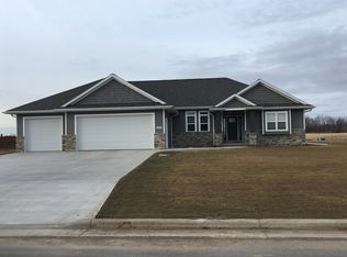 2201 Rowling Rd, De Pere, WI 54115
