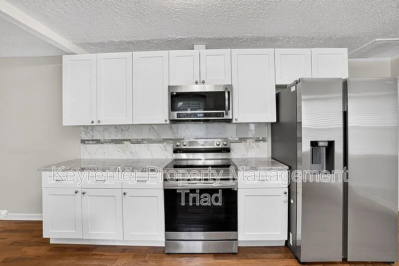 4 bed, 3.5 bath, 2191 sqft, $2,400 — Photo 4