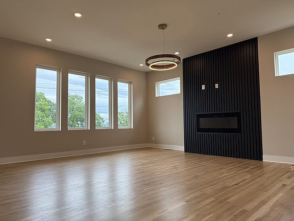 3rd image of 2143 Goodrich Ave