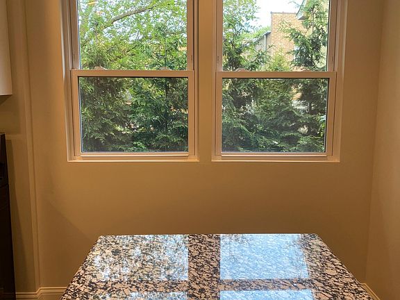 4th image of 1526 W Chase Ave #2C