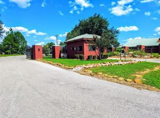 90 Wildwood Lake Dr, Huntsville, TX 77340