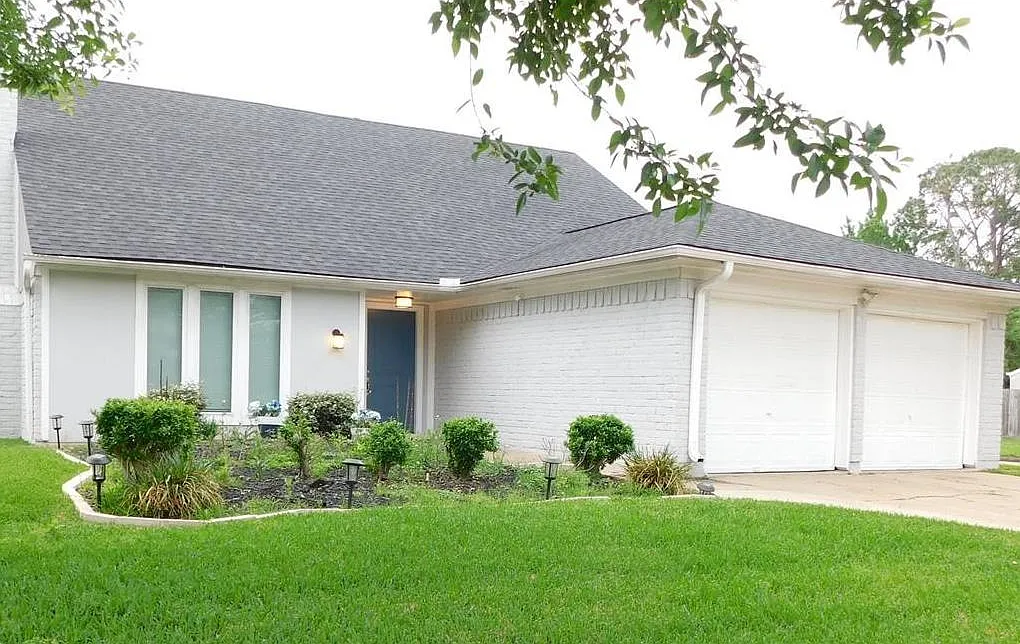 15823 Brookford Dr — Photo 1