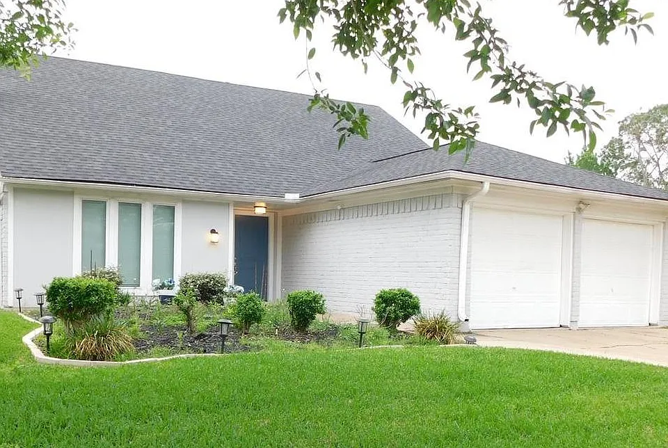 15823 Brookford Dr