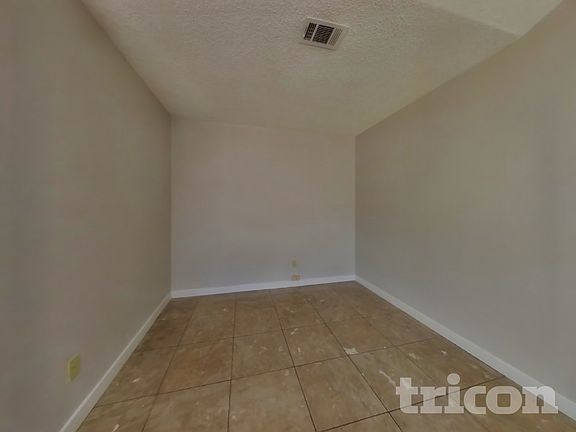 5th image of 542 E Wigeon Way