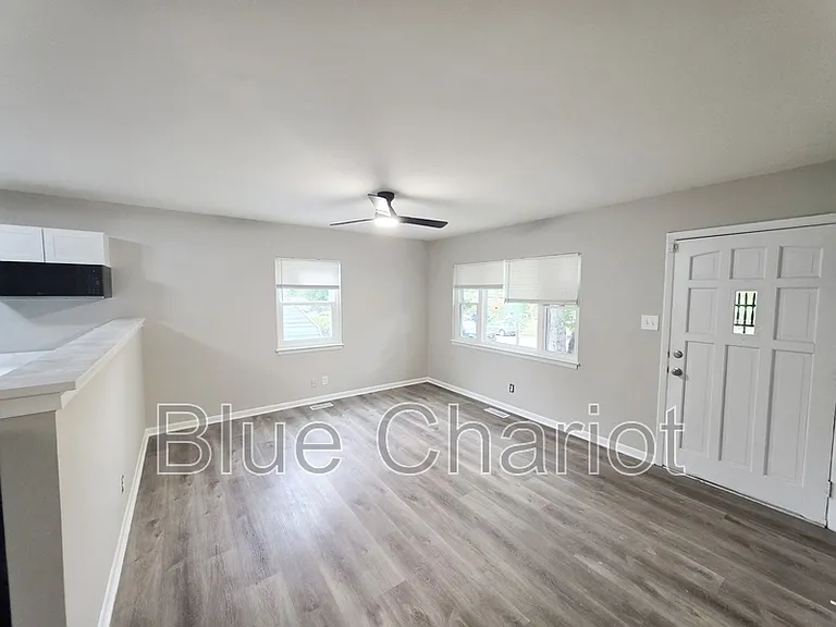 837 Waring St — Photo 9