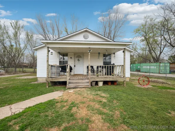 123 E 5th Pl, Mounds, OK 74047