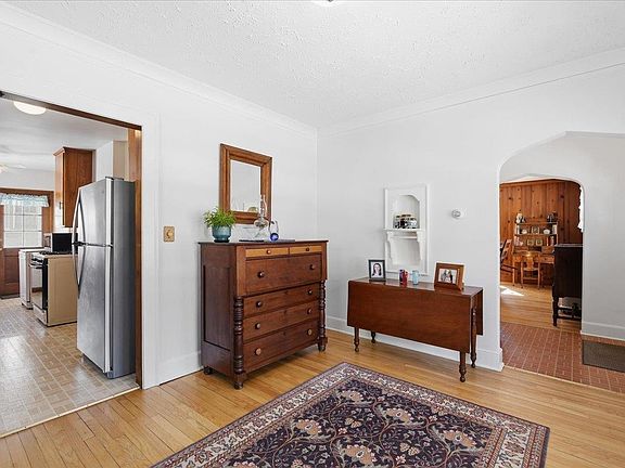 5th image of 453 Virginia Terrace