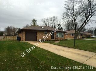 246 E Schick Rd, Bloomingdale, IL 60108