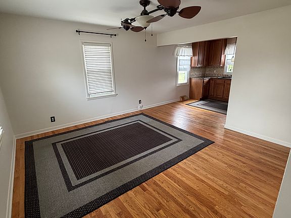5th image of 15439 Dayton Rd