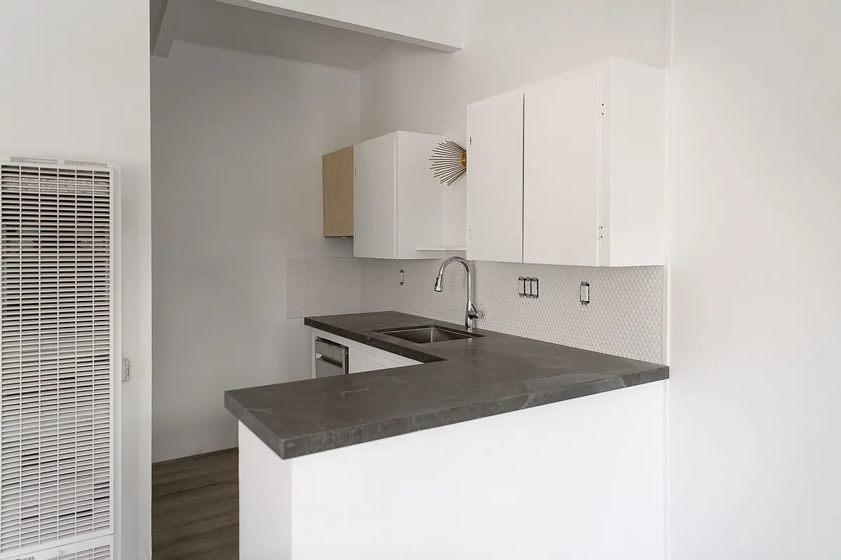 Building Photo - 605 2nd St